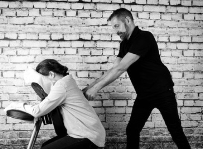 Massage amma assis - Guy Pierre Verrier VivezenHarmonie - Massage - Amma assis - Guy Pierre Verrier